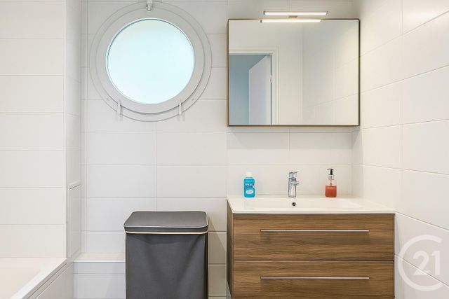 Appartement F2 à vendre - 2 pièces - 40.25 m2 - SURESNES - 92 - ILE-DE-FRANCE - Century 21 Arconsilium