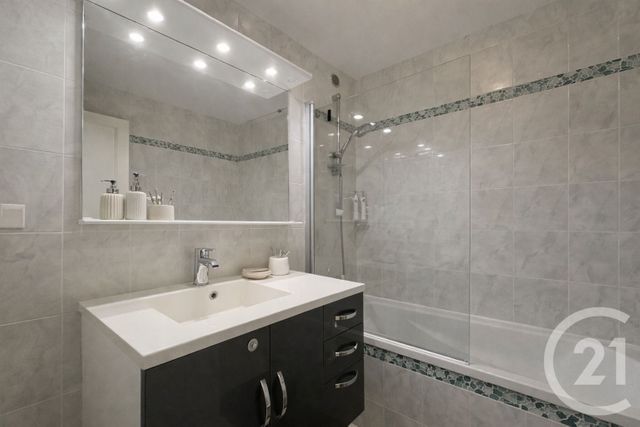 Appartement F4 à vendre - 4 pièces - 83.0 m2 - SURESNES - 92 - ILE-DE-FRANCE - Century 21 Arconsilium