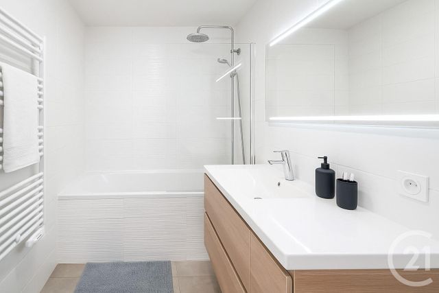 Afficher la photo en grand Appartement F5 à vendre - 5 pièces - 92.1 m2 - SURESNES - 92 - ILE-DE-FRANCE - Century 21 Arconsilium