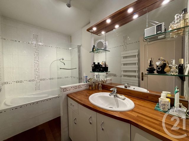 Afficher la photo en grand Appartement F4 à vendre - 4 pièces - 104.6 m2 - CHATOU - 78 - ILE-DE-FRANCE - Century 21 Arconsilium