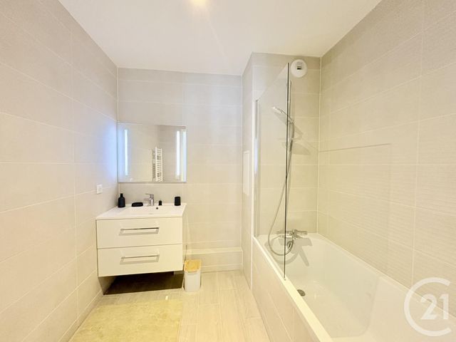 Appartement F3 à louer - 3 pièces - 70.26 m2 - SURESNES - 92 - ILE-DE-FRANCE - Century 21 Arconsilium