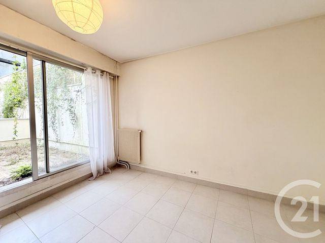 Appartement Studio à louer SURESNES