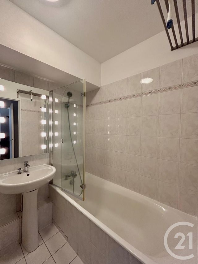 Appartement F2 à louer - 2 pièces - 44.94 m2 - SURESNES - 92 - ILE-DE-FRANCE - Century 21 Arconsilium