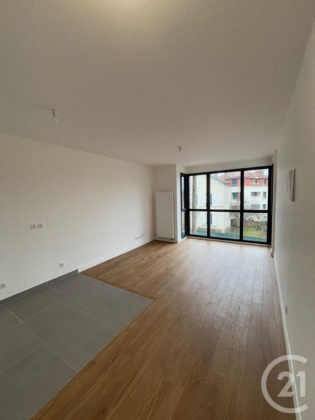 Appartement F2 à louer - 2 pièces - 41.0 m2 - SURESNES - 92 - ILE-DE-FRANCE - Century 21 Arconsilium