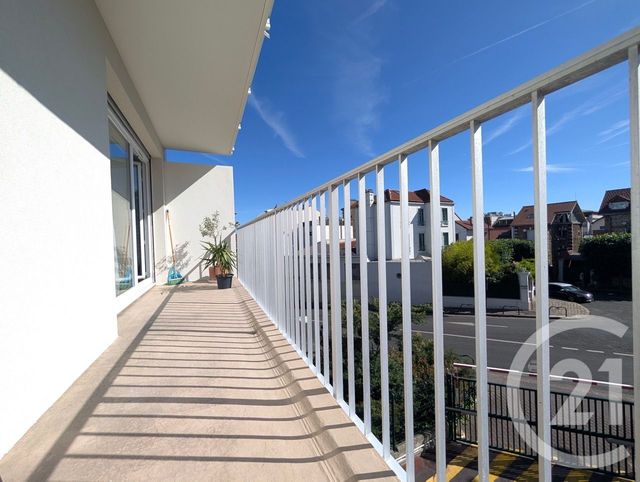 Appartement F3 à vendre - 3 pièces - 67.59 m2 - COURBEVOIE - 92 - ILE-DE-FRANCE - Century 21 Arconsilium