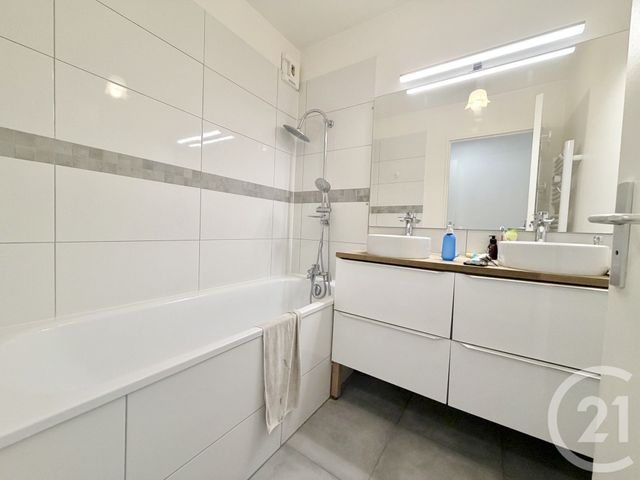 Appartement à louer - 4 pièces - 82.0 m2 - SURESNES - 92 - ILE-DE-FRANCE - Century 21 Arconsilium