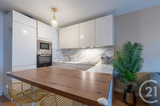 Appartement F4 à louer - 4 pièces - 75.0 m2 - SURESNES - 92 - ILE-DE-FRANCE - Century 21 Arconsilium