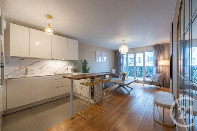 Appartement F4 à louer - 4 pièces - 75.0 m2 - SURESNES - 92 - ILE-DE-FRANCE - Century 21 Arconsilium