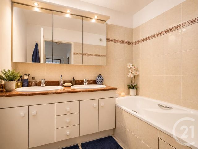 Appartement F4 à vendre - 4 pièces - 85.89 m2 - RUEIL MALMAISON - 92 - ILE-DE-FRANCE - Century 21 Arconsilium
