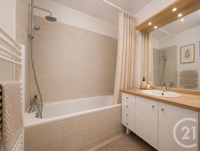 Appartement F3 à vendre - 3 pièces - 66.72 m2 - SURESNES - 92 - ILE-DE-FRANCE - Century 21 Arconsilium