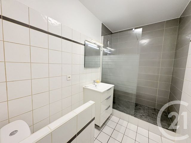 Appartement F1 à louer - 1 pièce - 30.0 m2 - SURESNES - 92 - ILE-DE-FRANCE - Century 21 Arconsilium