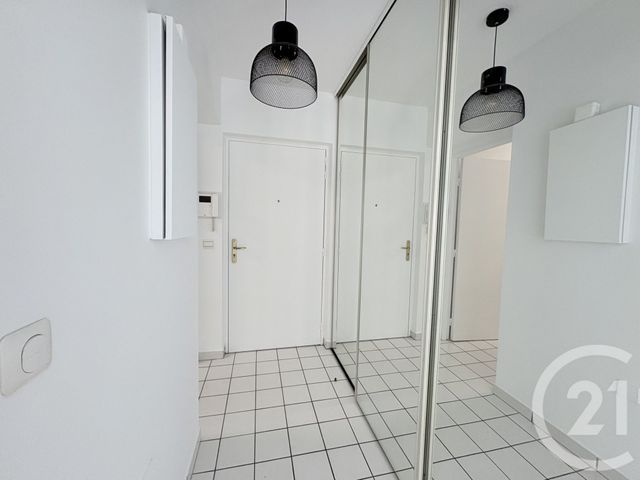 Appartement F1 à louer - 1 pièce - 30.0 m2 - SURESNES - 92 - ILE-DE-FRANCE - Century 21 Arconsilium