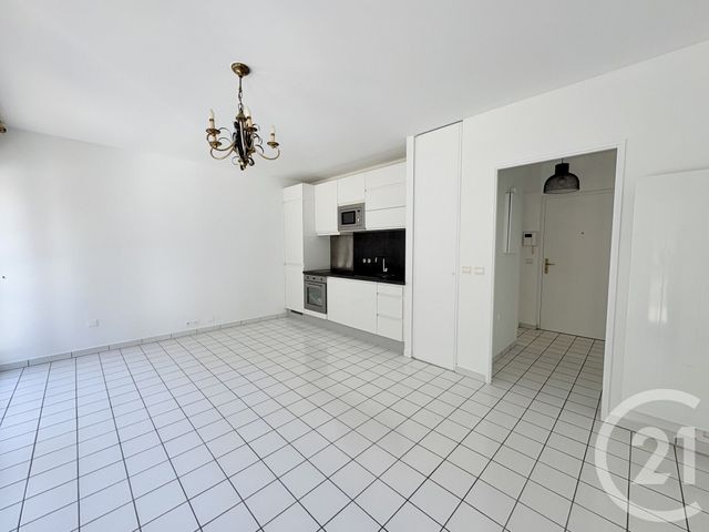 Appartement F1 à louer SURESNES