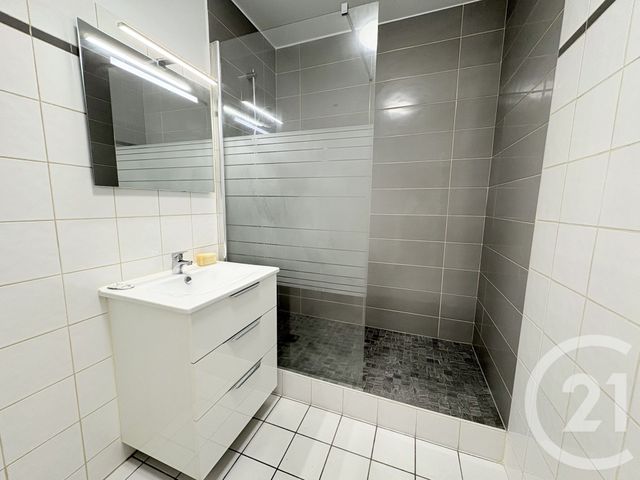 Appartement F1 à louer - 1 pièce - 30.0 m2 - SURESNES - 92 - ILE-DE-FRANCE - Century 21 Arconsilium