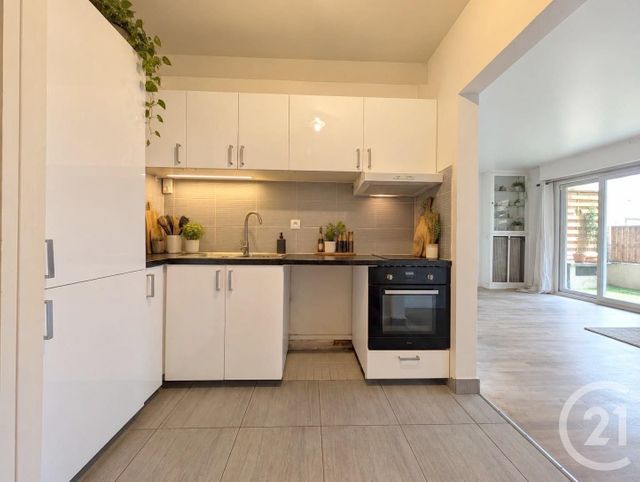 Appartement F3 à vendre - 3 pièces - 57.79 m2 - SURESNES - 92 - ILE-DE-FRANCE - Century 21 Arconsilium